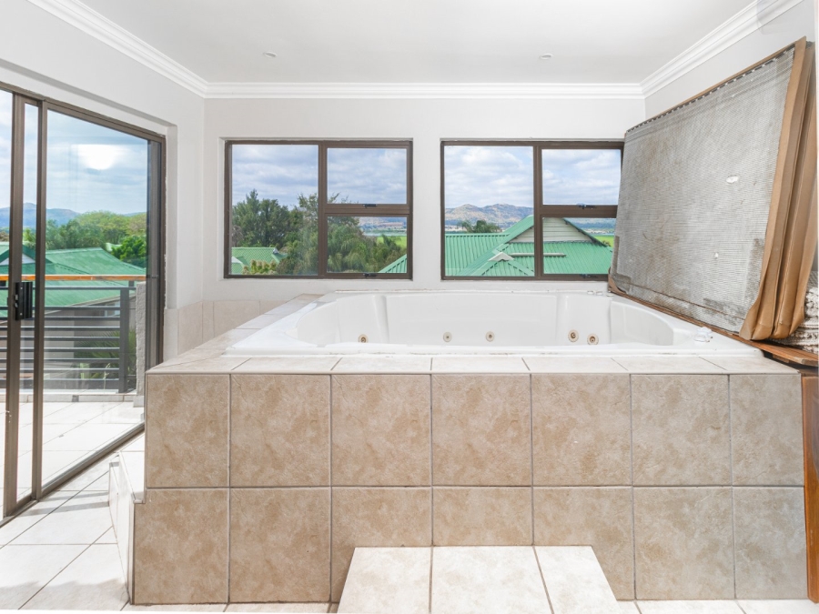 5 Bedroom Property for Sale in Caribbean Beach Club North West